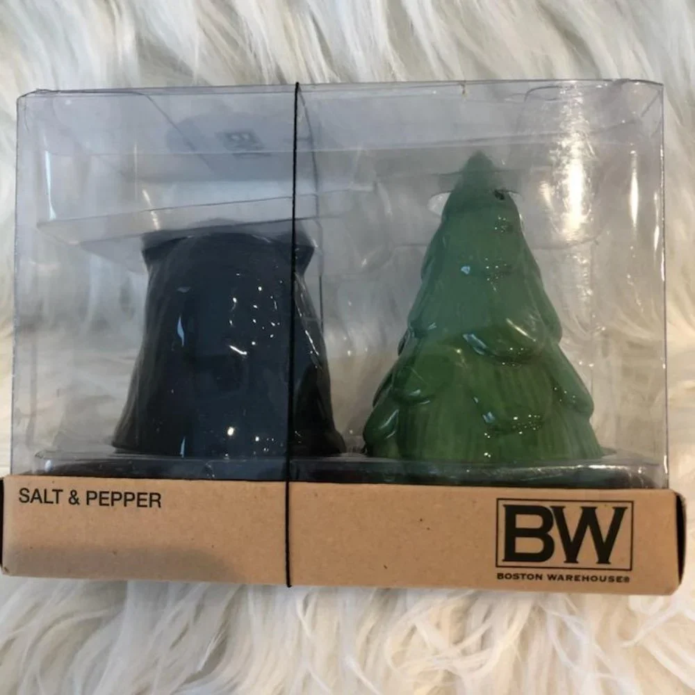 Boston Warehouse Black Bear & Pine Tree Shakers